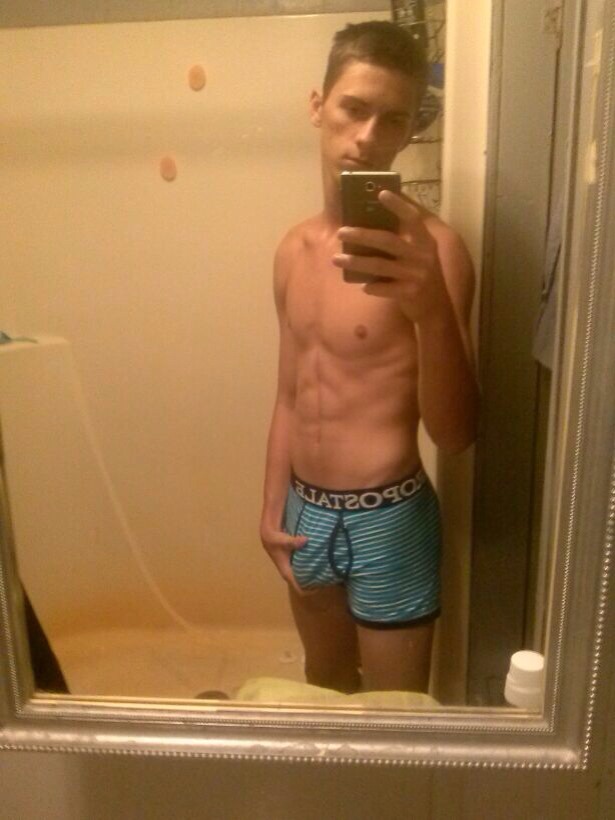 images/tyler/sexy-teen-guys-self-shots-free (2).jpg